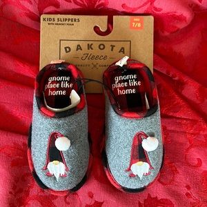 kids size 7/8 Gnome Dakota Fleece slippers with memory foam